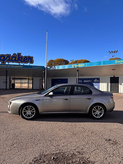 Alfa Romeo 159 2 of 7