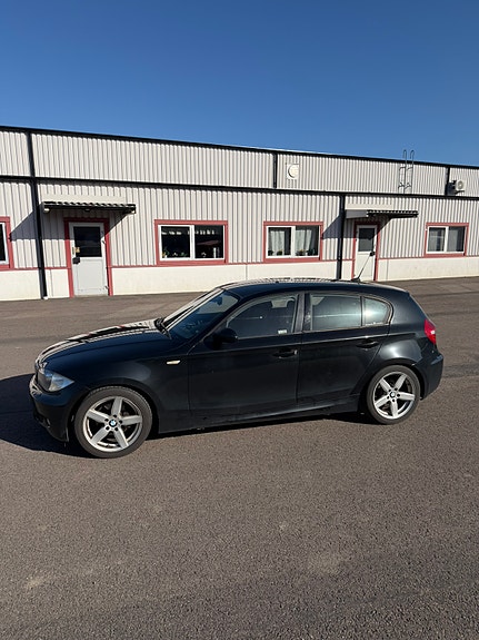 BMW 120i 2 of 7