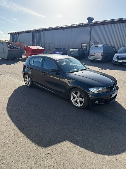 BMW 120i 3 of 7