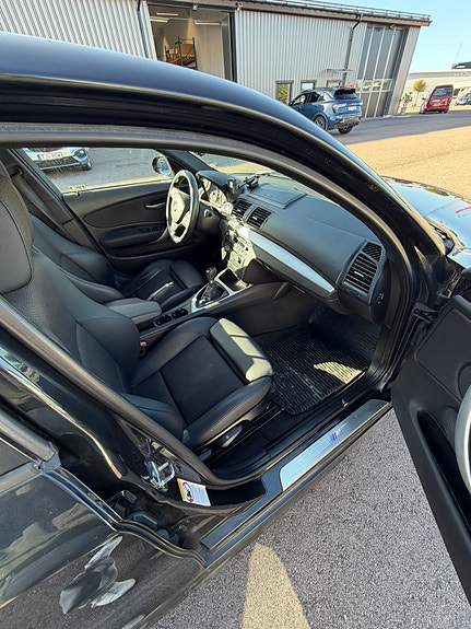 BMW 120i 5 of 7