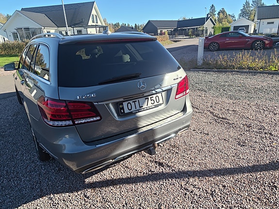 Mercedes-Benz E 250 3 of 8