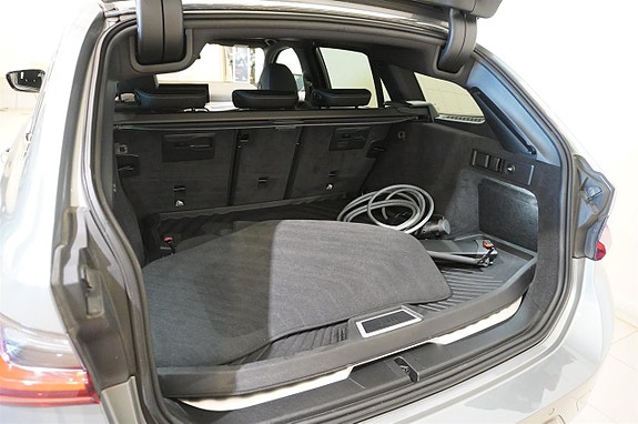 BMW 330e 7 of 19