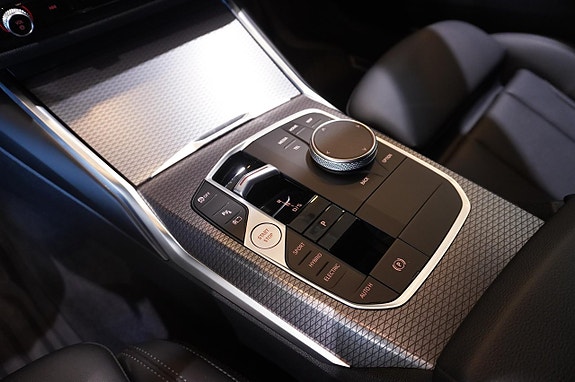 BMW 330e 17 of 19