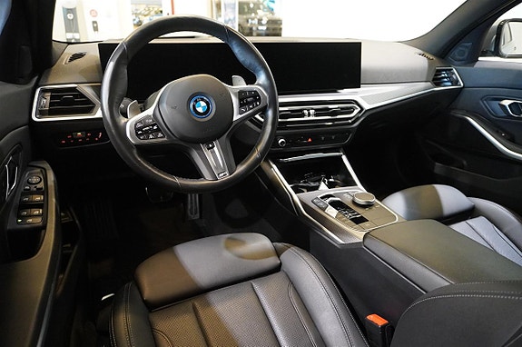 BMW 330e 10 of 19