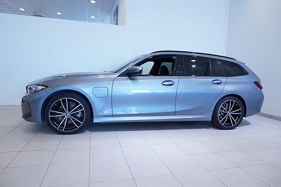 BMW 330e 4 of 19