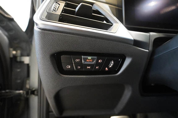 BMW 330e 13 of 19