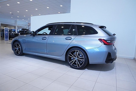 BMW 330e 5 of 19