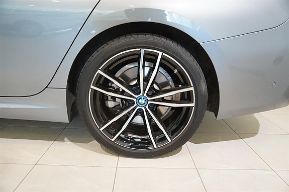 BMW 330e 8 of 19