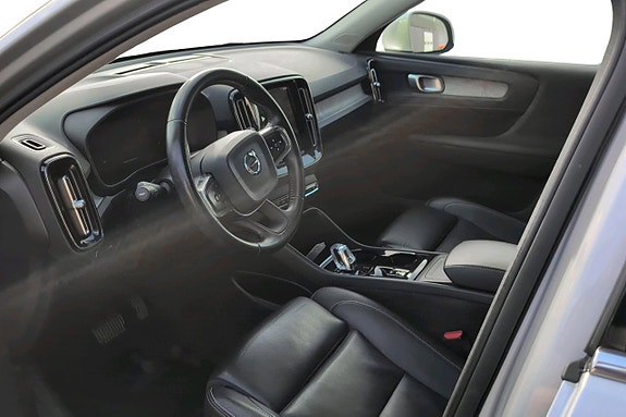 Volvo XC40 10 of 20