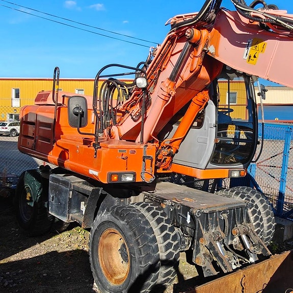 Hitachi EX165W -2001 5 of 12