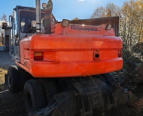 Hitachi EX165W -2001 3 of 12