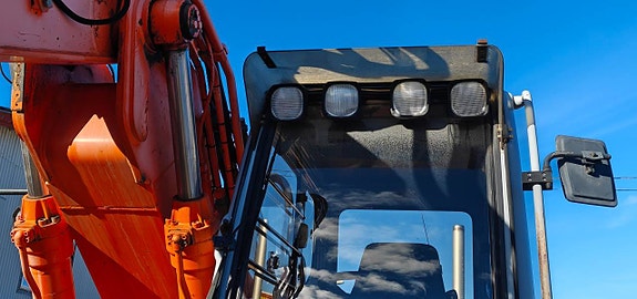 Hitachi EX165W -2001 6 of 12