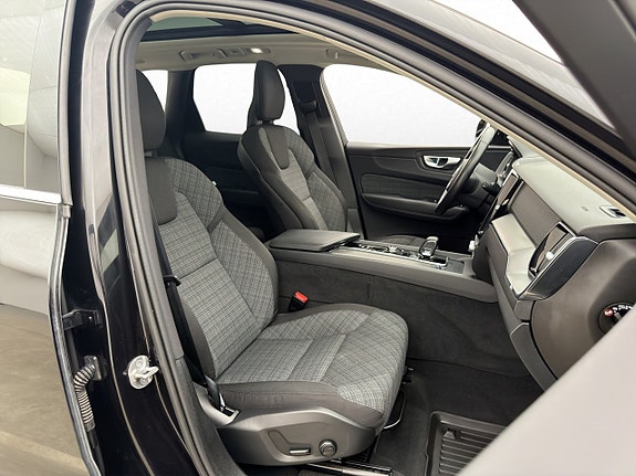 Volvo XC60 10 of 30