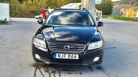 Volvo V70 2 of 20