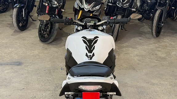 Suzuki GSR750A B-King super fin 0kr insats 10 of 10