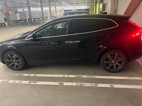 Volvo V40 8 of 13
