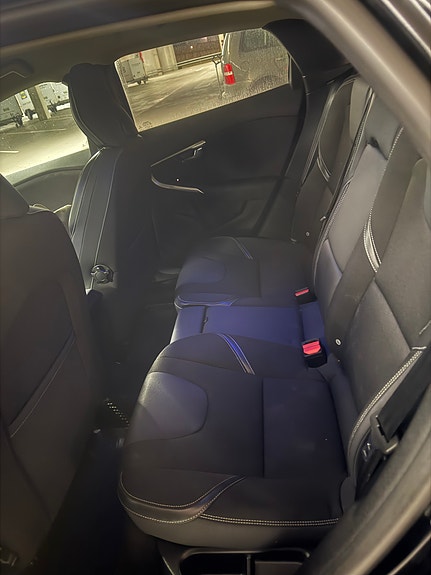 Volvo V40 11 of 13