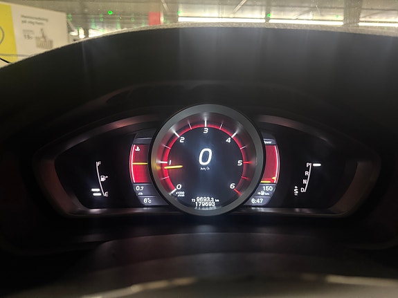 Volvo V40 2 of 13