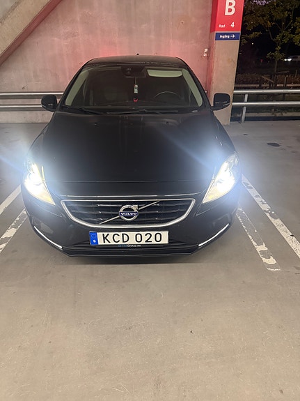 Volvo V40 9 of 13