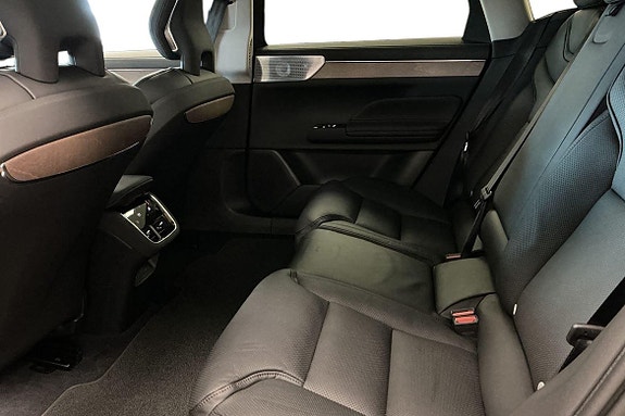 Volvo ES90 14 of 30