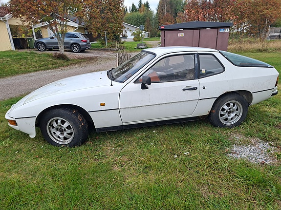 Porsche 924 2 of 4