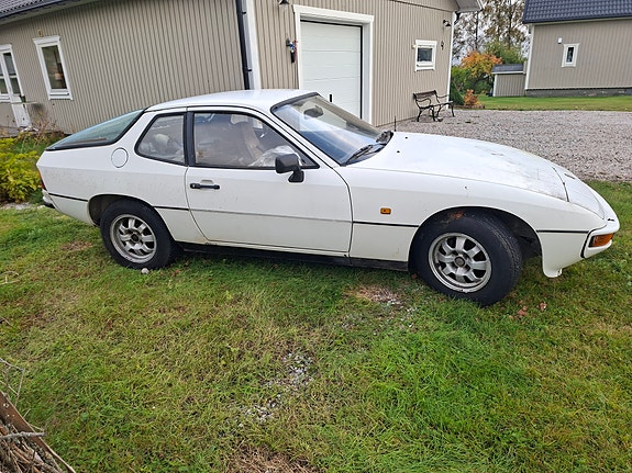 Porsche 924 3 of 4