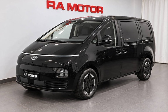 Hyundai Staria 2 of 8