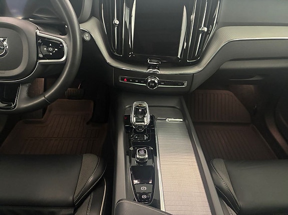 Volvo XC60 12 of 16