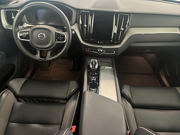Volvo XC60 5 of 16