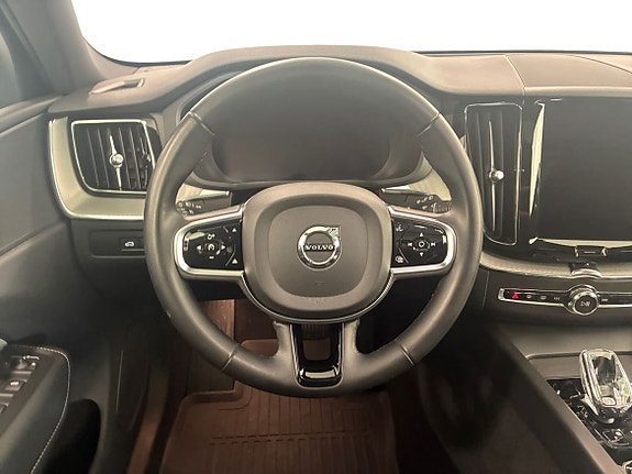 Volvo XC60 10 of 16