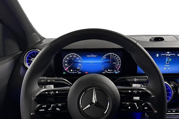 Mercedes-Benz GLA250 e 7 of 17