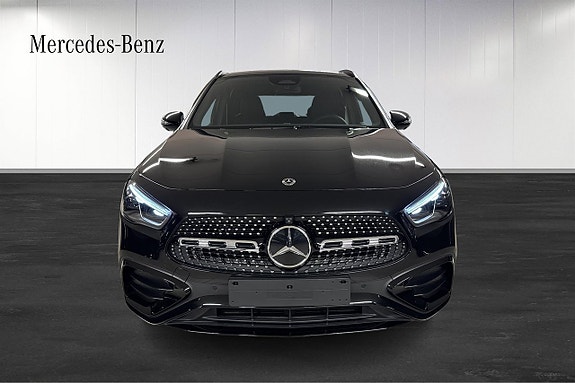 Mercedes-Benz GLA250 e 17 of 17