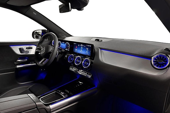 Mercedes-Benz GLA250 e 9 of 17