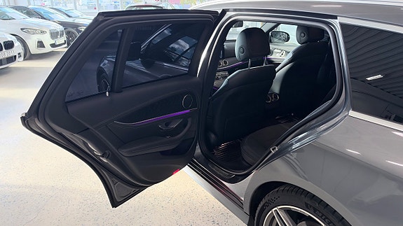 Mercedes-Benz E220 6 of 14