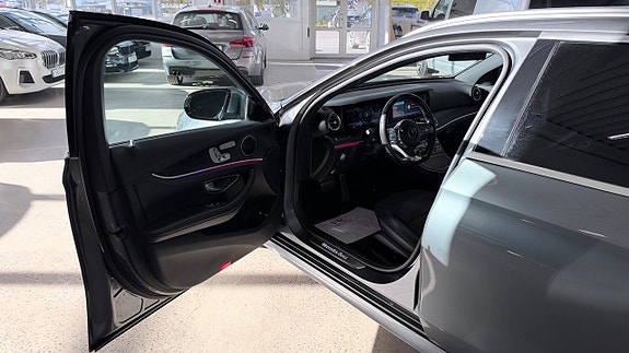 Mercedes-Benz E220 9 of 14