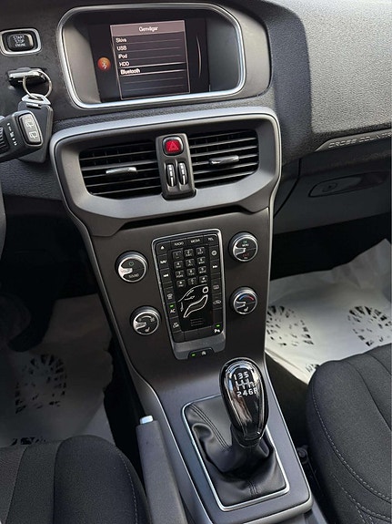 Volvo V40 Cross Country 15 of 23