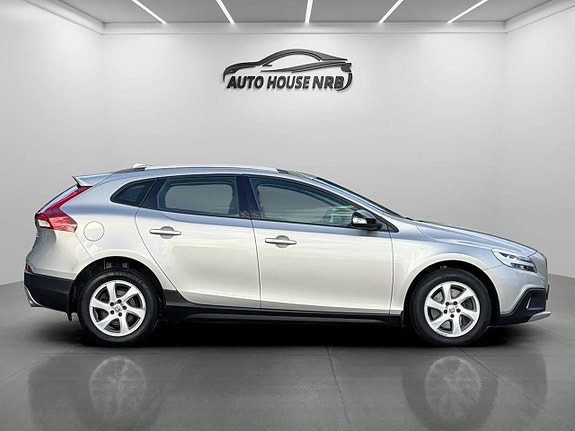 Volvo V40 Cross Country 11 of 23