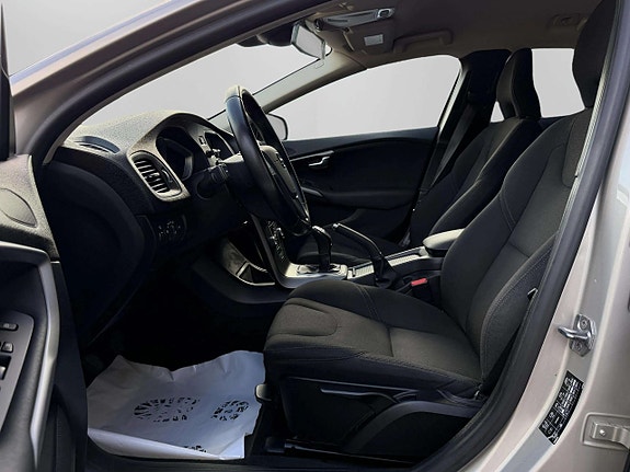 Volvo V40 Cross Country 13 of 23