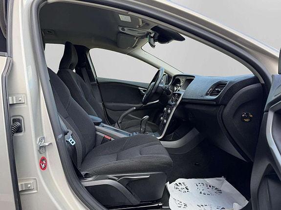 Volvo V40 Cross Country 21 of 23