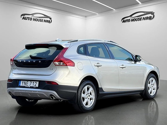 Volvo V40 Cross Country 9 of 23