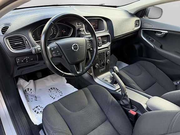 Volvo V40 Cross Country 14 of 23