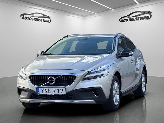 Volvo V40 Cross Country 3 of 23