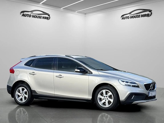 Volvo V40 Cross Country 4 of 23