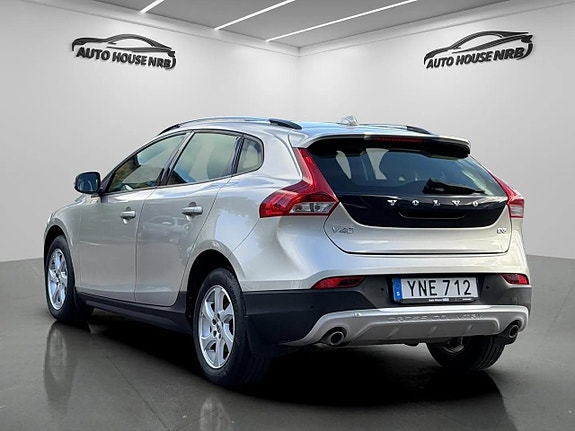 Volvo V40 Cross Country 8 of 23
