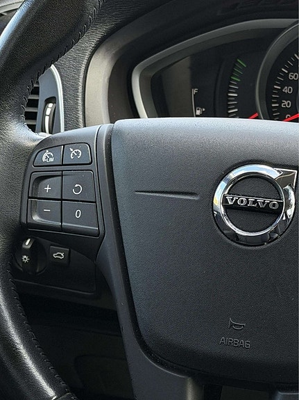 Volvo V40 Cross Country 17 of 23