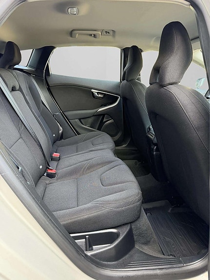 Volvo V40 Cross Country 19 of 23