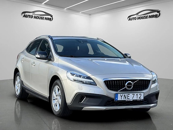 Volvo V40 Cross Country 5 of 23