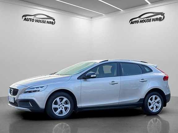 Volvo V40 Cross Country 2 of 23
