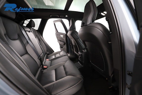Volvo XC60 8 of 30