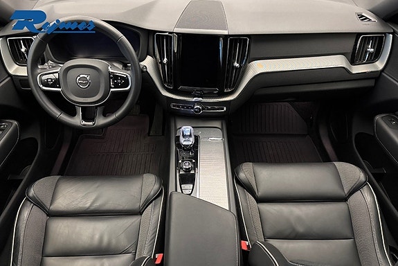 Volvo XC60 2 of 23